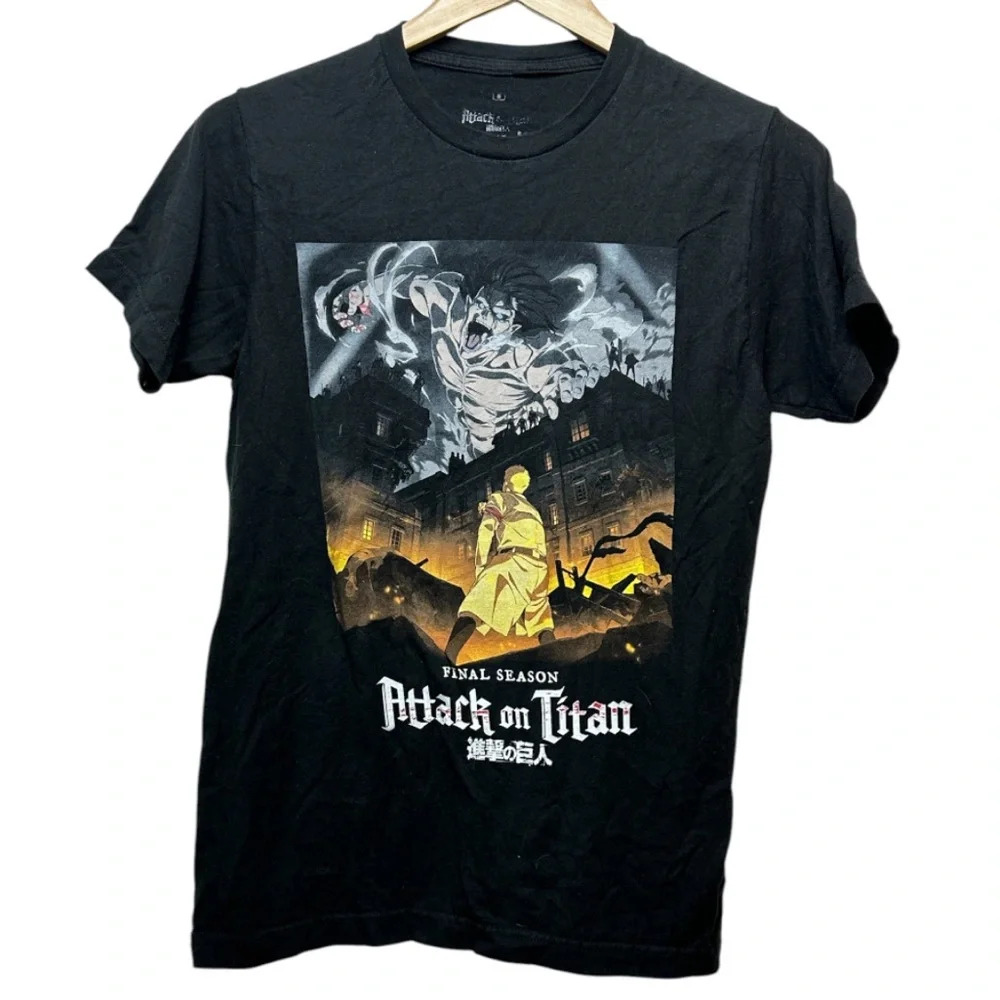 Attact on Titan Tshirt sz S